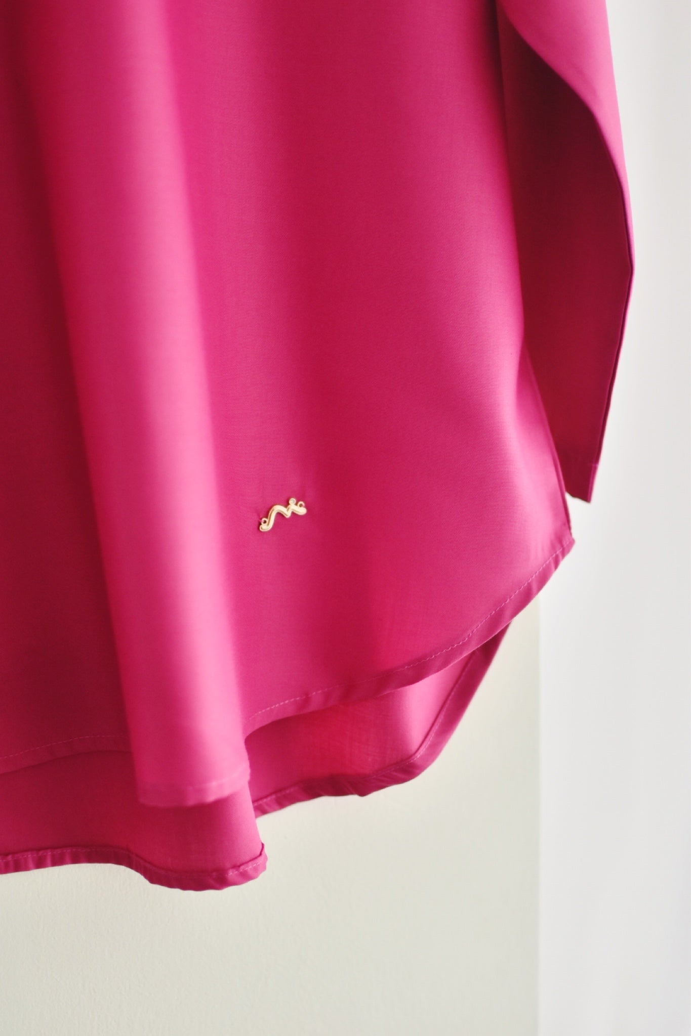 Aery Blouse in Magenta Pink
