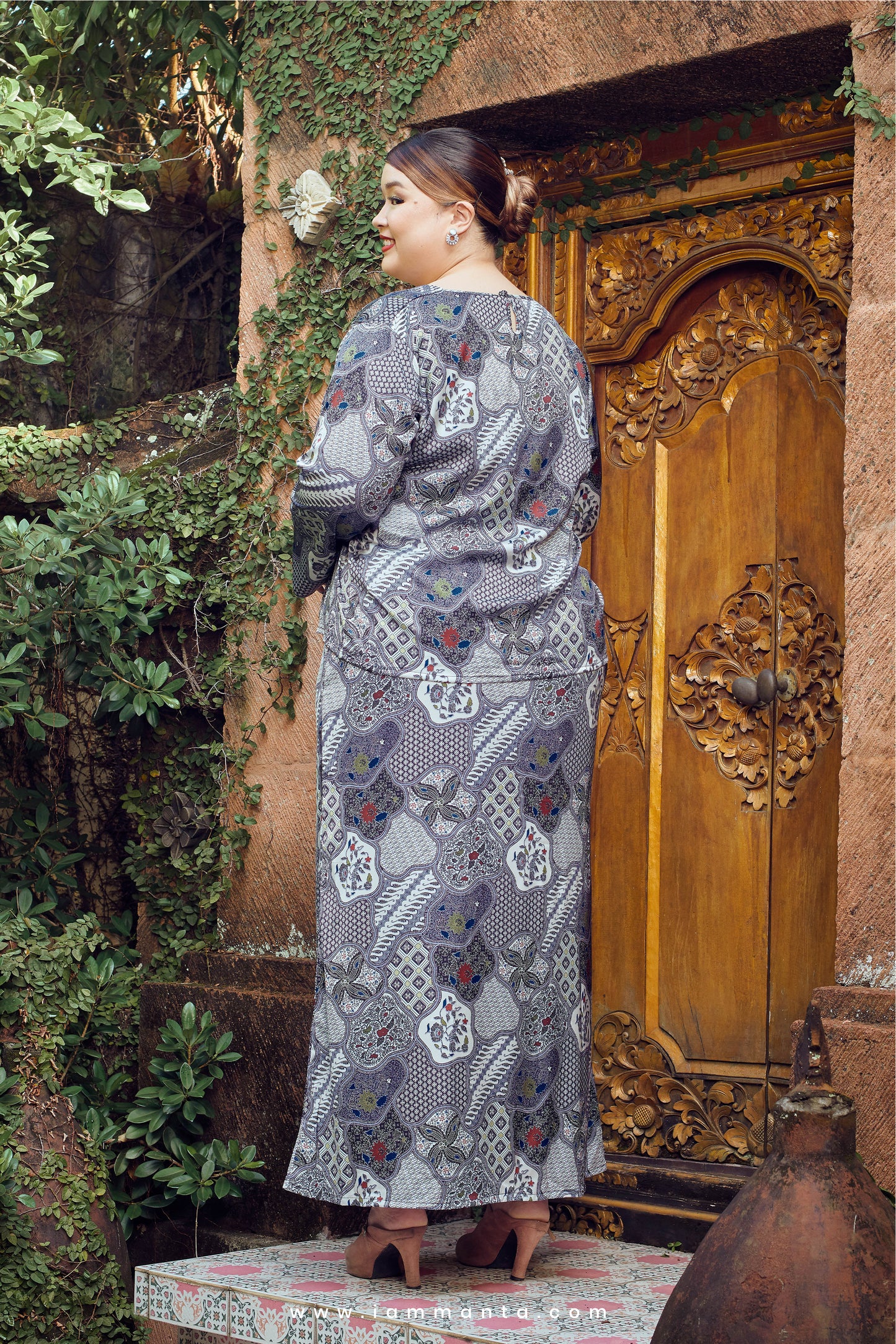 Kesuma Kurung in Batik